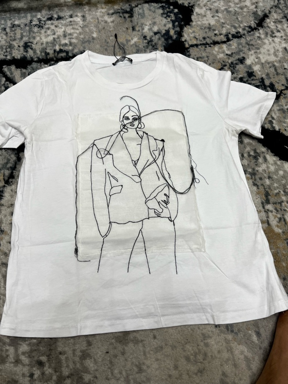 Zara White Short-Sleeve Tee with Black Line Art
